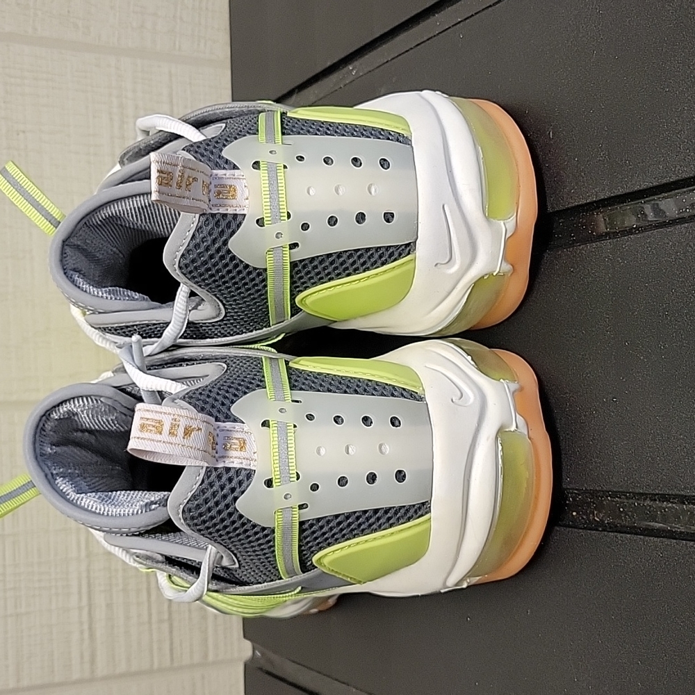Nike - Picture 4 of 6